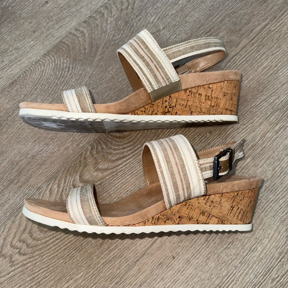 Abella Shoes - Women’s Abella True Comfort Size 10 Beige & Cream Heeled Sandals